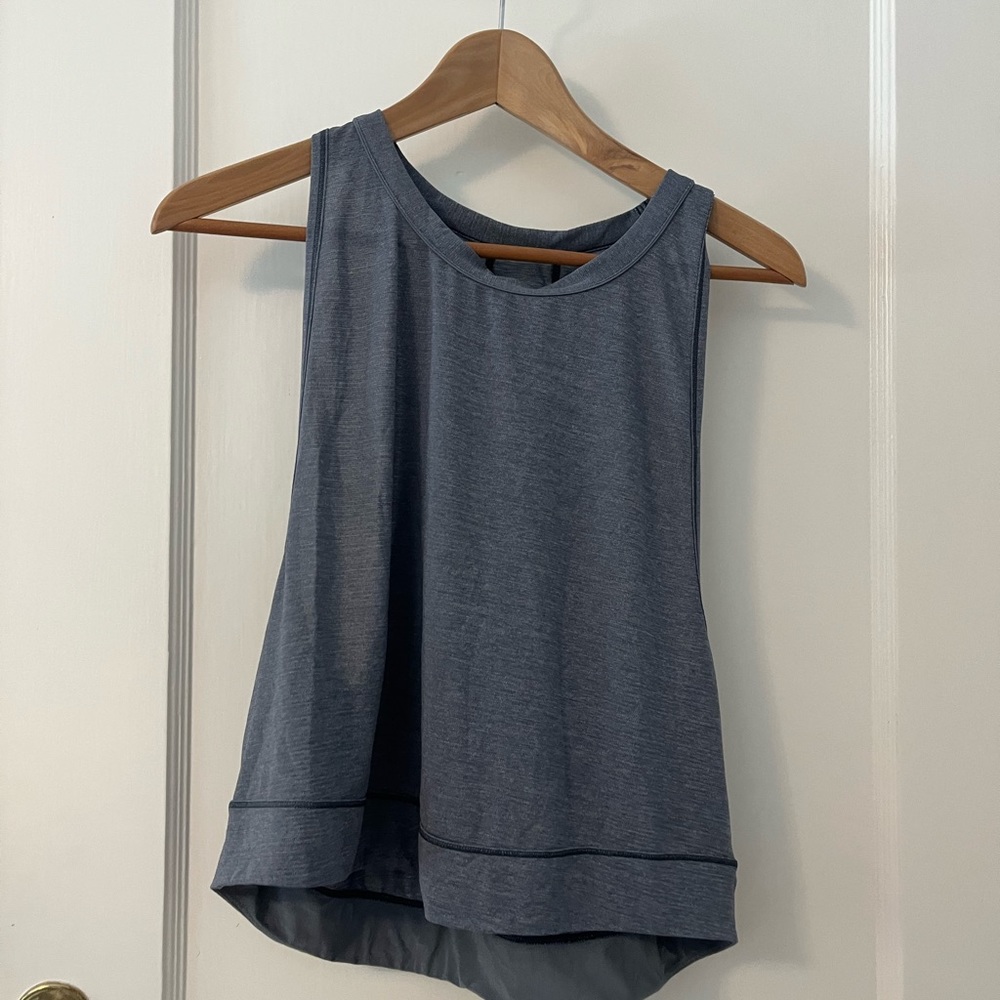 Lululemon workout top